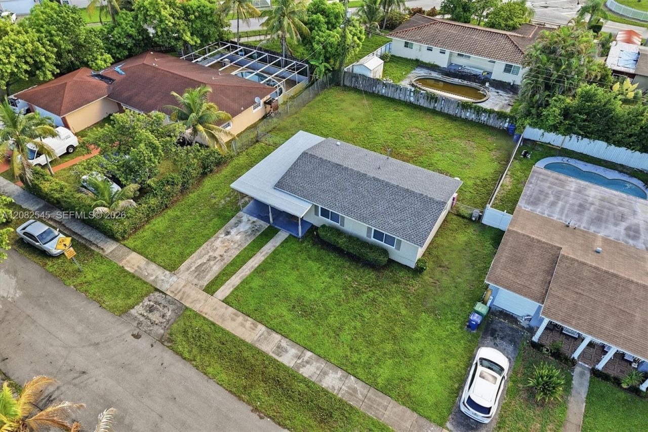 19801 NE 1st Ave, Miami, FL 33179 Photo
