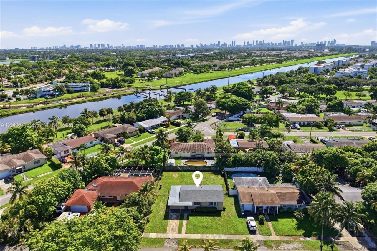 19801 NE 1st Ave, Miami, FL 33179 Photo