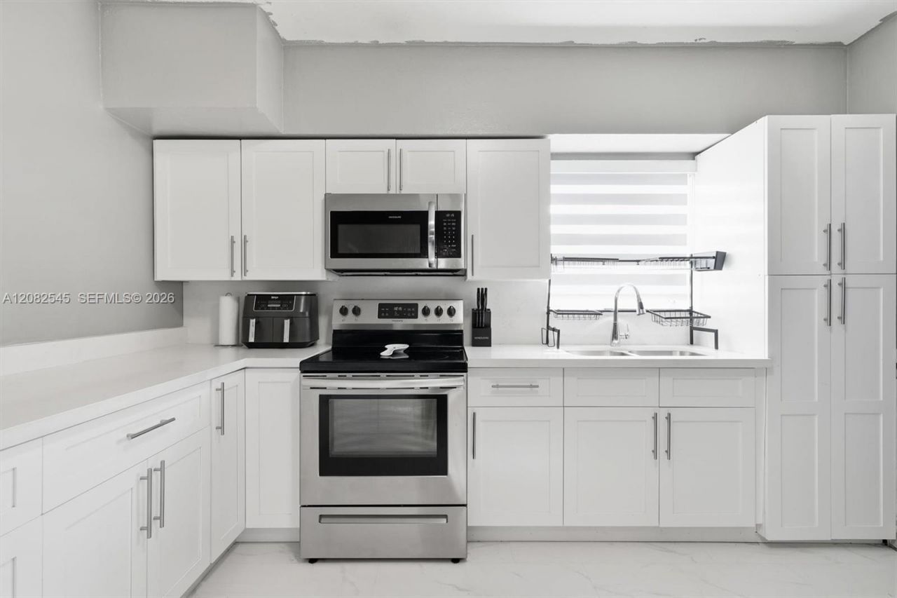 19801 NE 1st Ave, Miami, FL 33179 Photo
