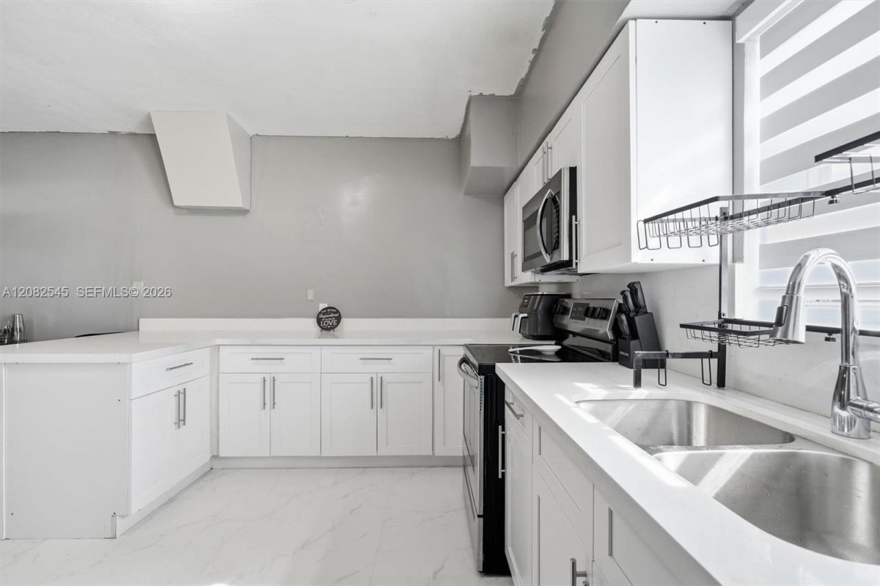 19801 NE 1st Ave, Miami, FL 33179 Photo