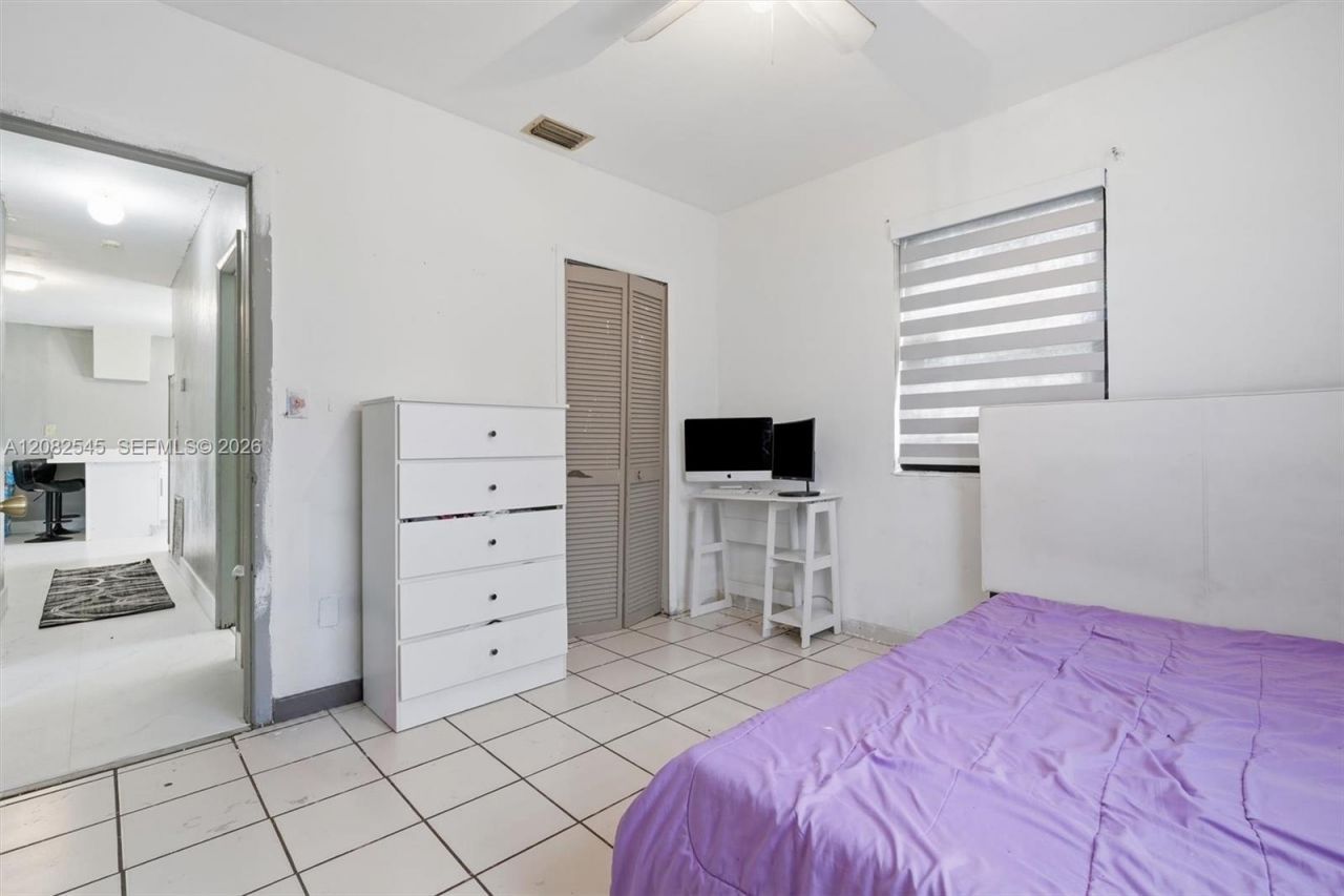 19801 NE 1st Ave, Miami, FL 33179 Photo