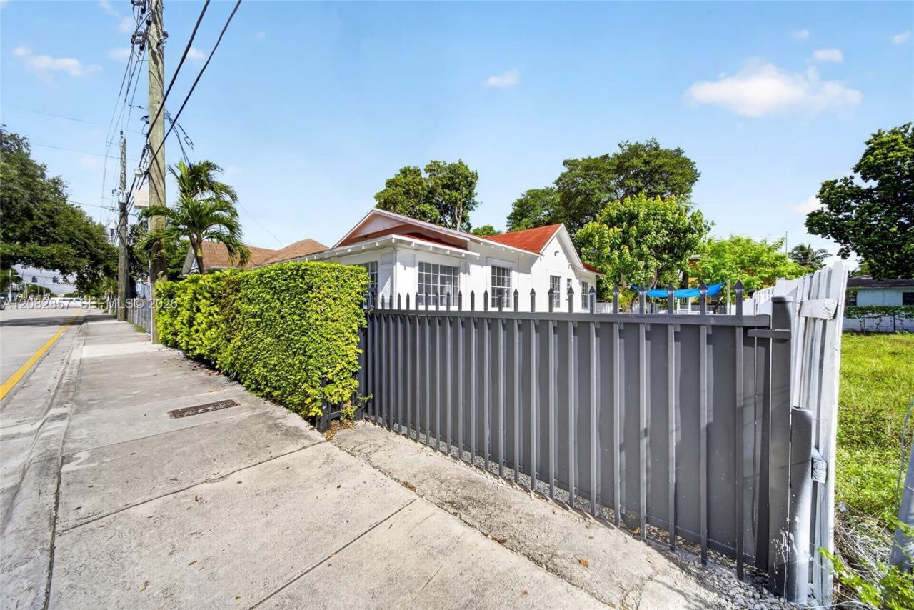 473 NE 61st St , Miami, FL 33137 Photo