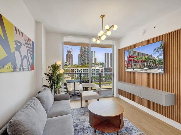 90 NE 32 , Unit 902, Miami, FL 33137
