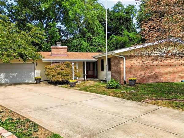 1639 Red Gate Lane, St Louis, MO 63146