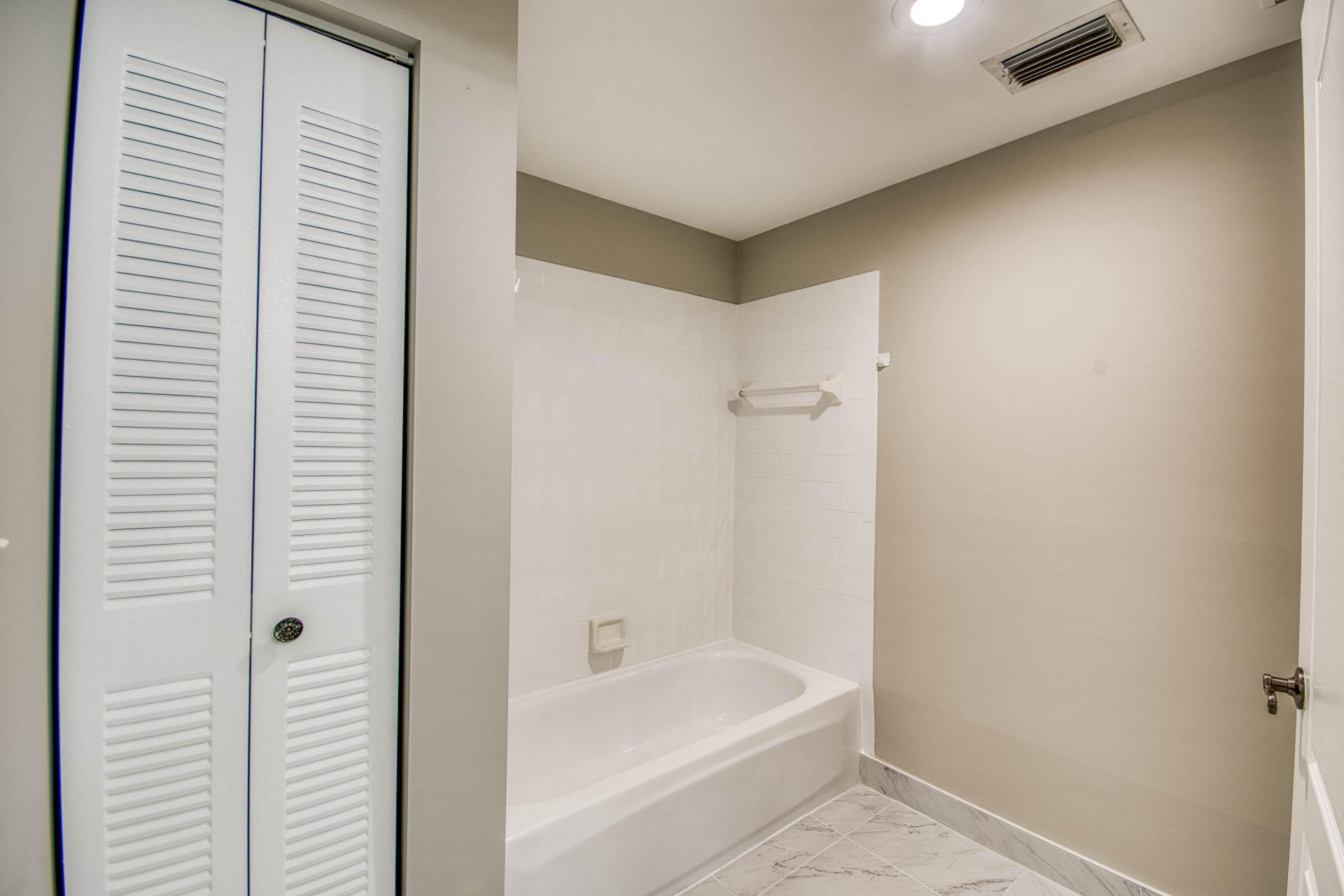 800 Uno Lago Drive, Unit 105, Juno Beach, FL 33408 Photo
