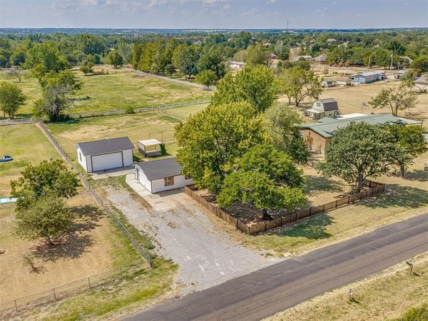 2152 NE 10th St , Blanchard, OK 73010