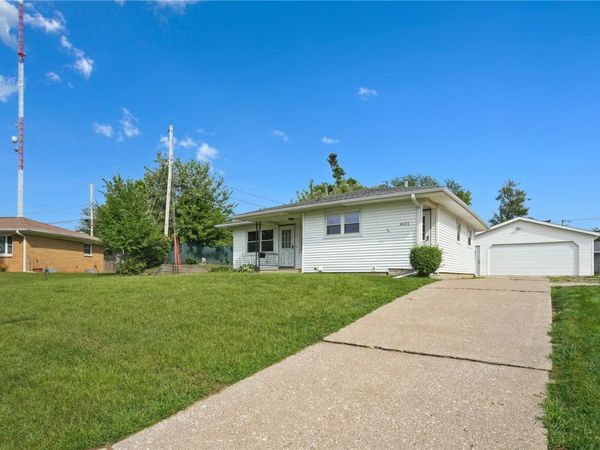 4641 Danbury Street NE, Cedar Rapids, IA 52402