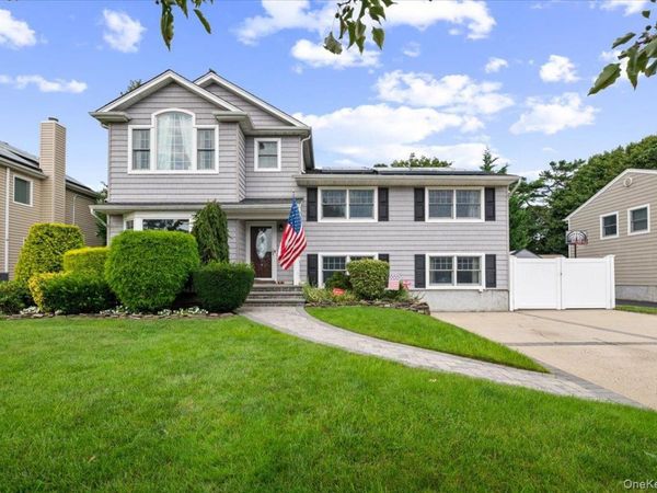 84 Cedar Drive, Farmingdale, NY 11735