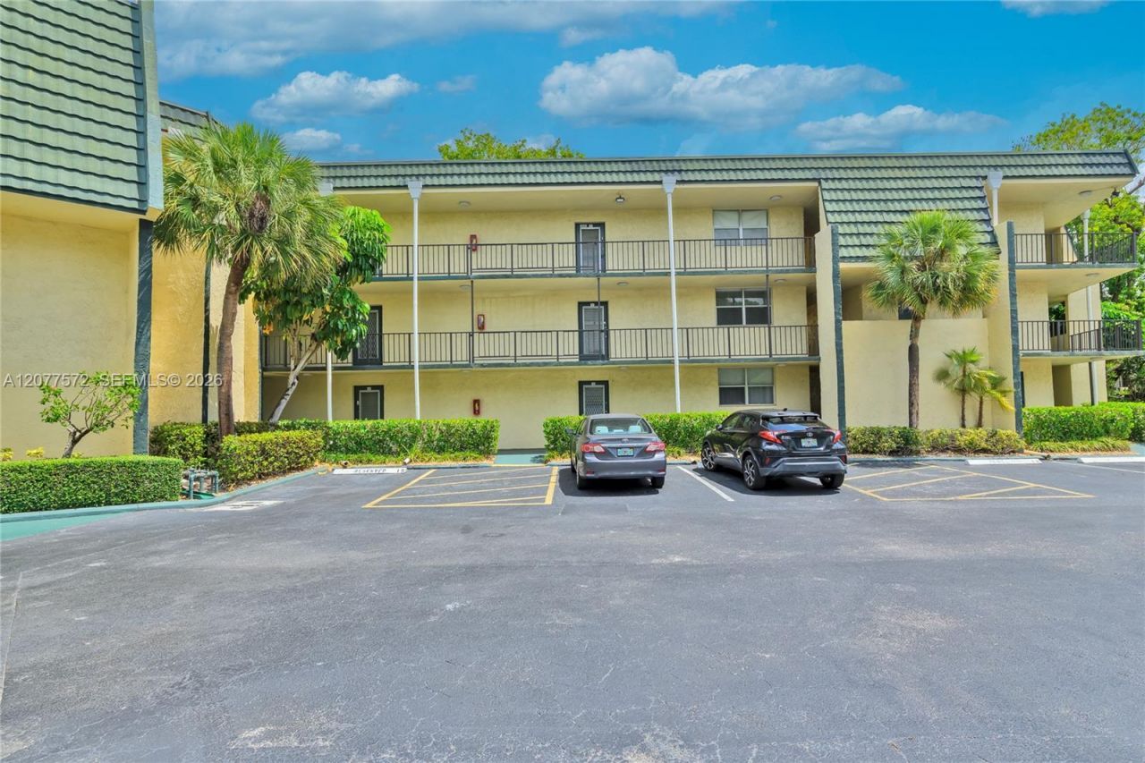 9091 Lime Bay Blvd, Unit 211, Tamarac, FL 33321 Photo