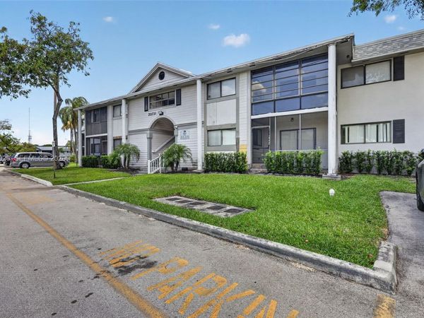 20731 NE 4th Pl , Unit 104, Miami, FL 33179