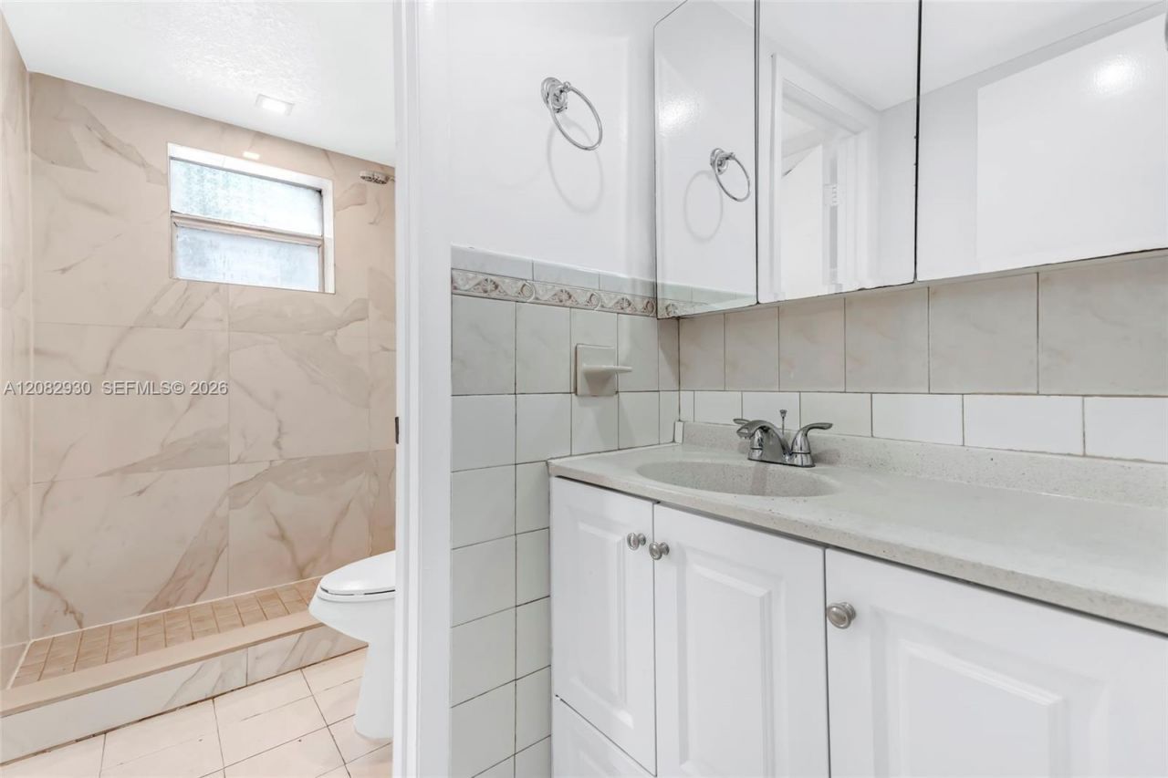 6825 W Flagler St, Unit 202, Miami, FL 33144 Photo