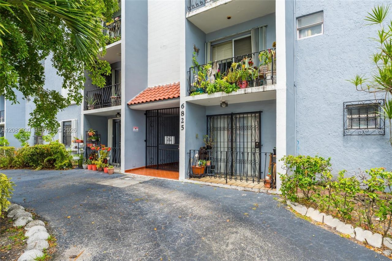 6825 W Flagler St, Unit 202, Miami, FL 33144 Photo