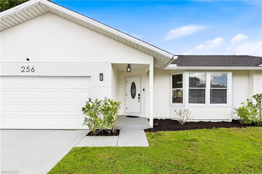 256 SE Santa Barbara Pl, Cape Coral, FL 33990 Photo