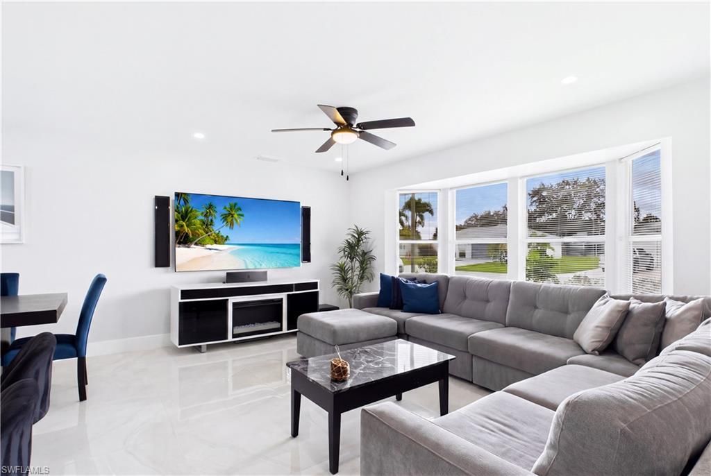 256 SE Santa Barbara Pl, Cape Coral, FL 33990 Photo