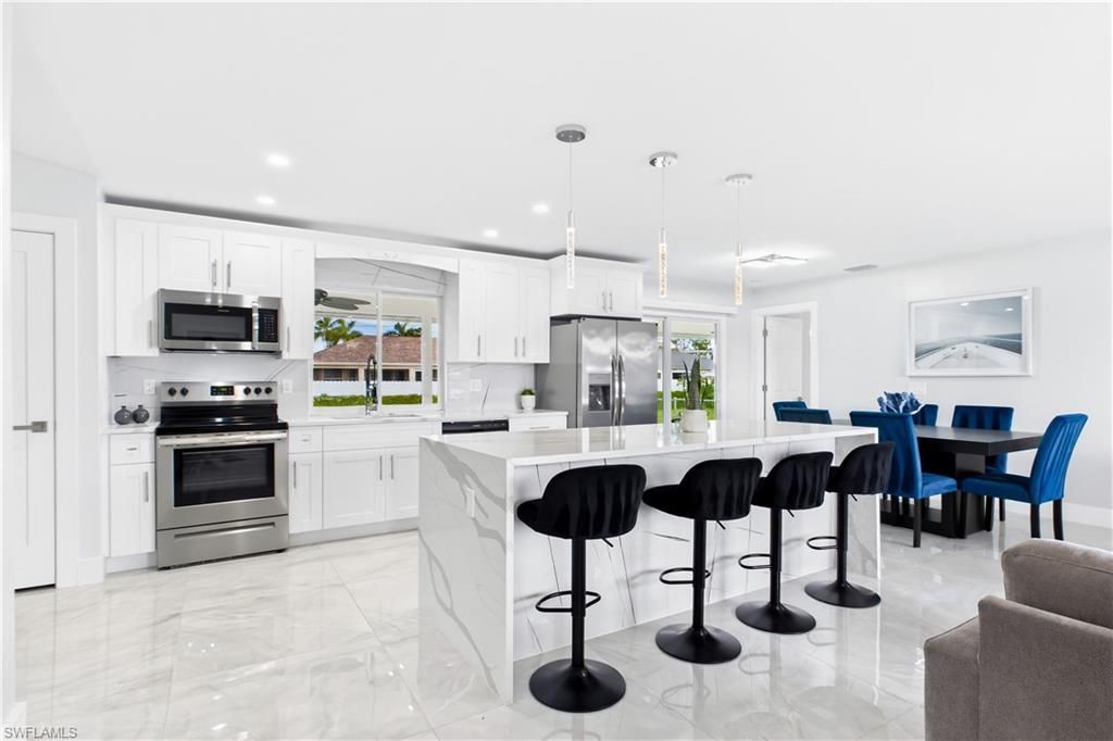 256 SE Santa Barbara Pl, Cape Coral, FL 33990 Photo