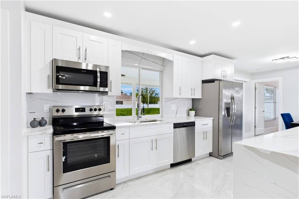 256 SE Santa Barbara Pl, Cape Coral, FL 33990 Photo