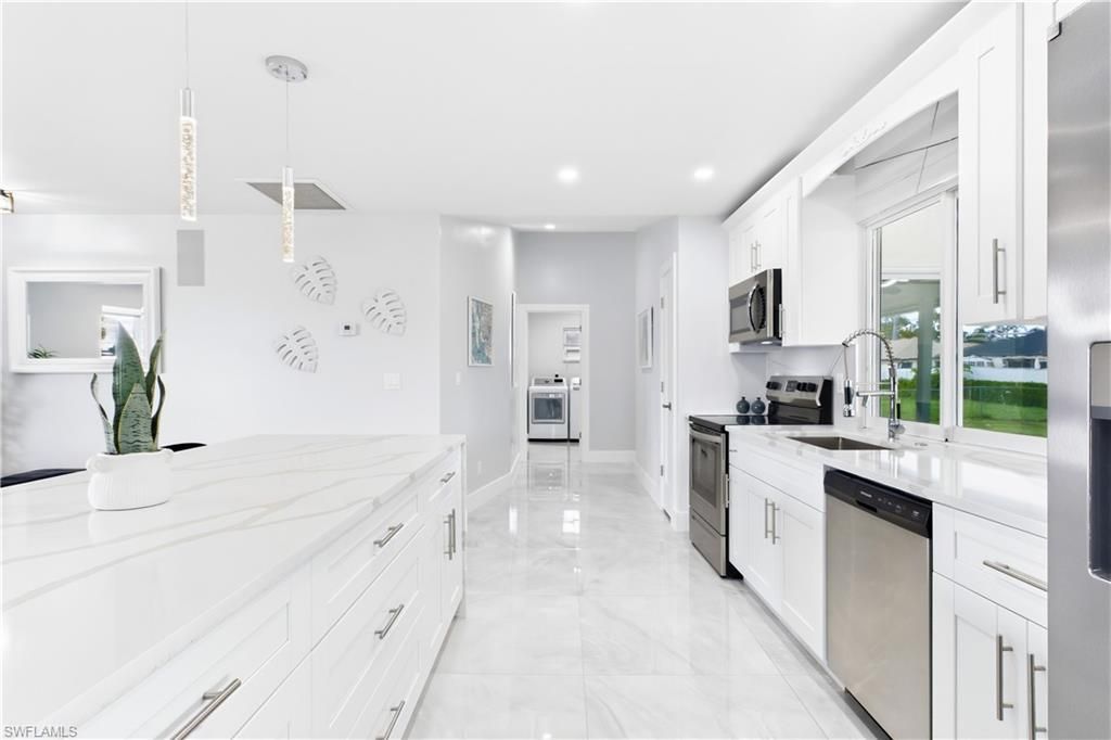256 SE Santa Barbara Pl, Cape Coral, FL 33990 Photo