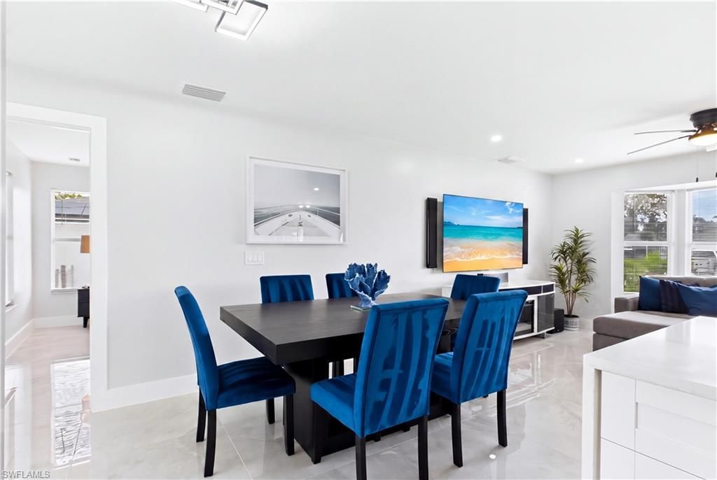 256 SE Santa Barbara Pl, Cape Coral, FL 33990 Photo