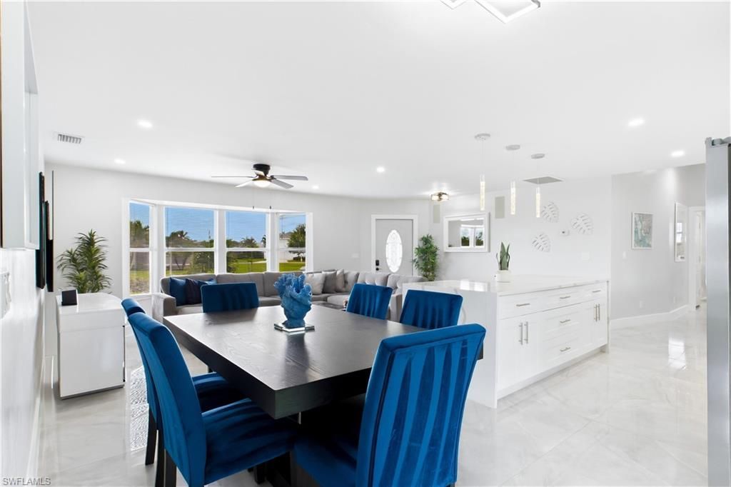 256 SE Santa Barbara Pl, Cape Coral, FL 33990 Photo