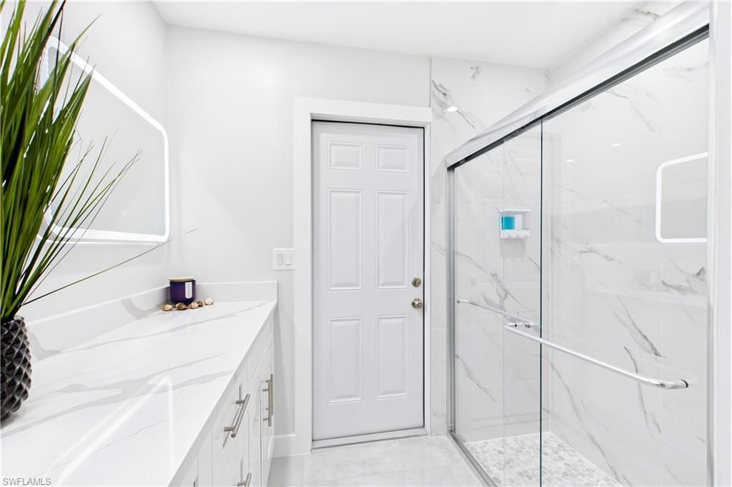 256 SE Santa Barbara Pl, Cape Coral, FL 33990 Photo
