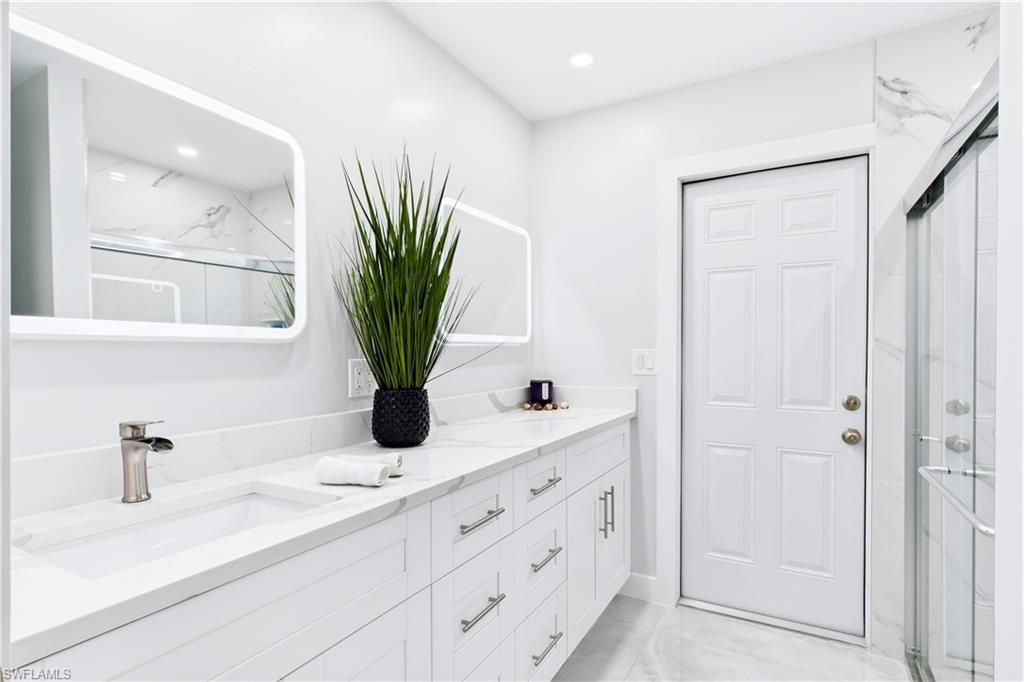 256 SE Santa Barbara Pl, Cape Coral, FL 33990 Photo