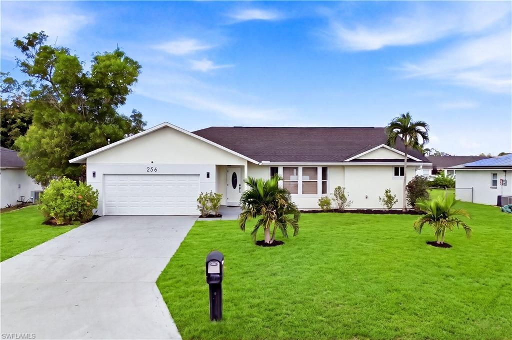 256 SE Santa Barbara Pl, Cape Coral, FL 33990 Photo