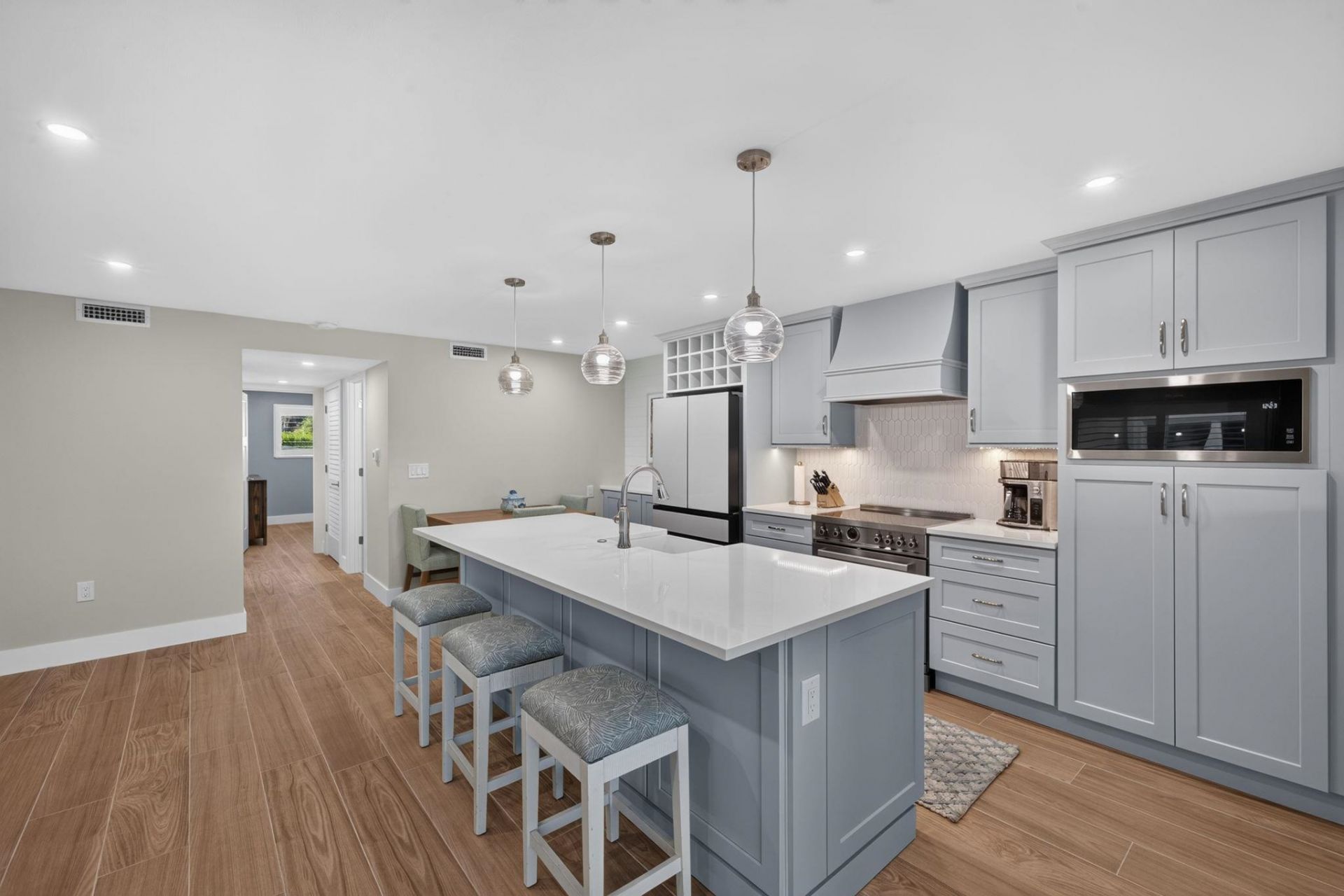 1610 Middle Gulf Dr, Unit B-2, Sanibel, FL 33957 Photo