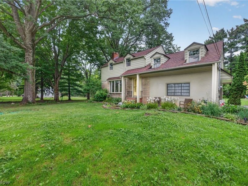 28049 Emery Road, Orange Village, OH 44022 Photo 2