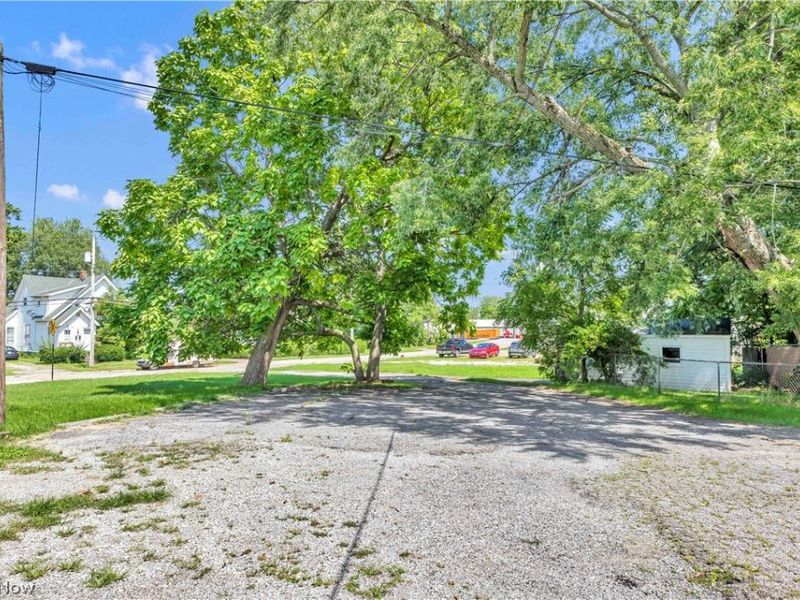 913 Lake Avenue, Elyria, OH 44035 Photo 4