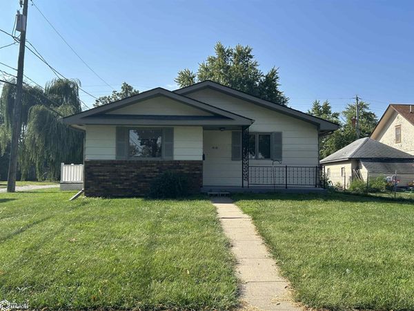 410 3rd Avenue W, Oskaloosa, IA 52577