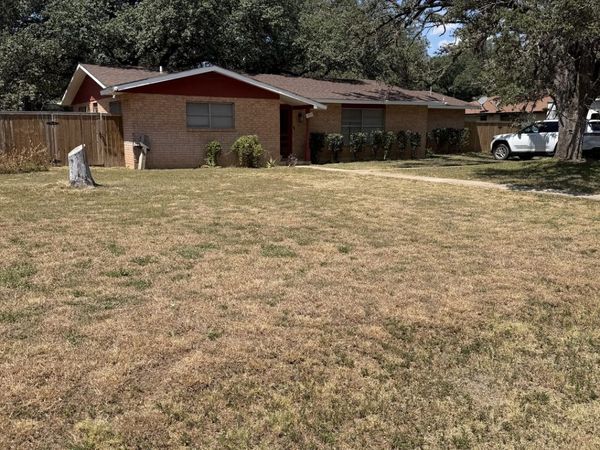 1001 N HONDO ST, Sabinal, TX 78881
