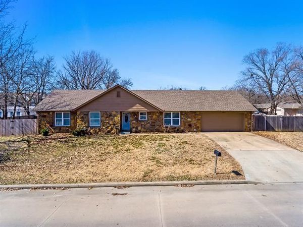 1631 Valley Parkway , Claremore, OK 74017