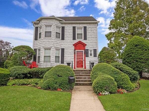 94 Fallwood Parkway , Farmingdale, NY 11735