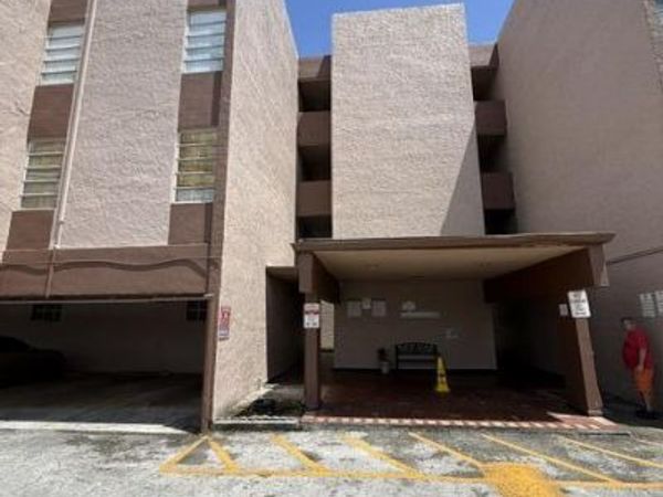 1900 W 68th Street, Unit D101, Hialeah, FL 33014