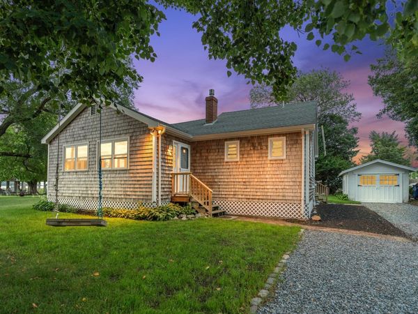 5 Wampanoag Dr, Fairhaven, MA 02719