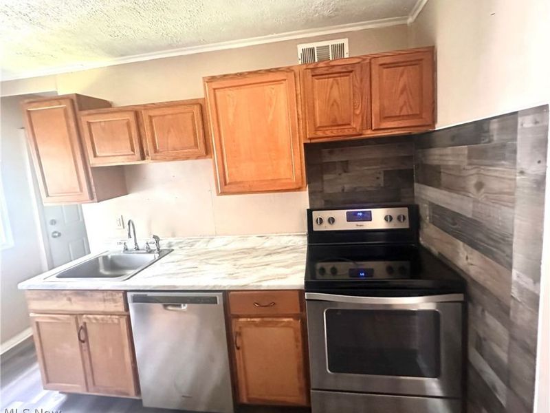3877 Tacoma Avenue, Lorain, OH 44055 Photo 4