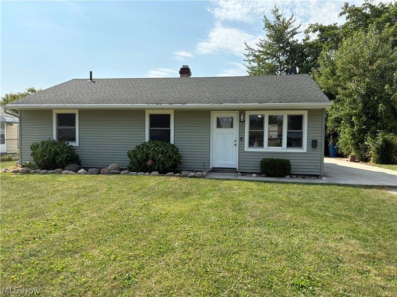 912 East Drive, Sheffield Lake, OH 44054 Photo 1