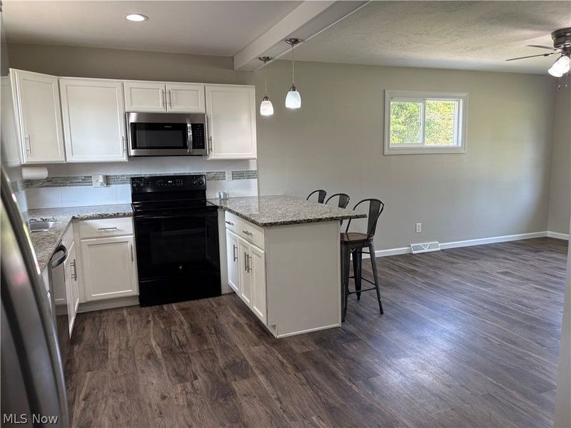 912 East Drive, Sheffield Lake, OH 44054 Photo 11