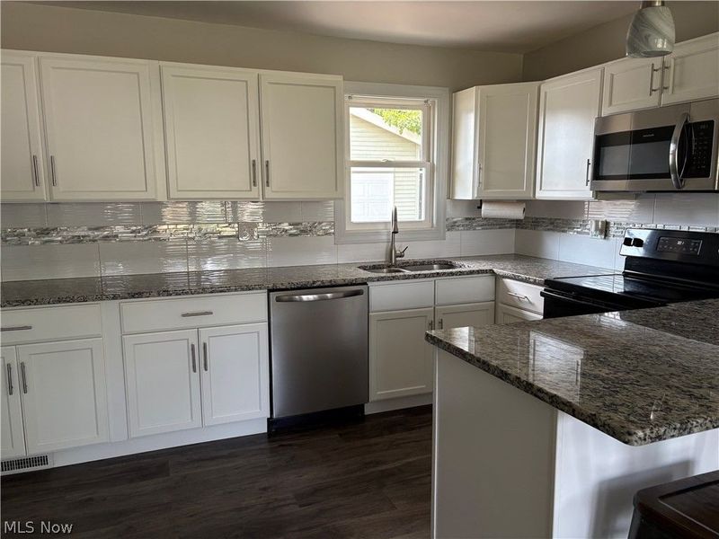 912 East Drive, Sheffield Lake, OH 44054 Photo 13