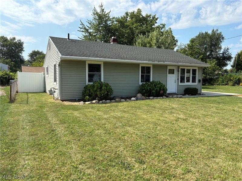 912 East Drive, Sheffield Lake, OH 44054 Photo 2