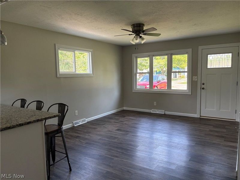 912 East Drive, Sheffield Lake, OH 44054 Photo 9