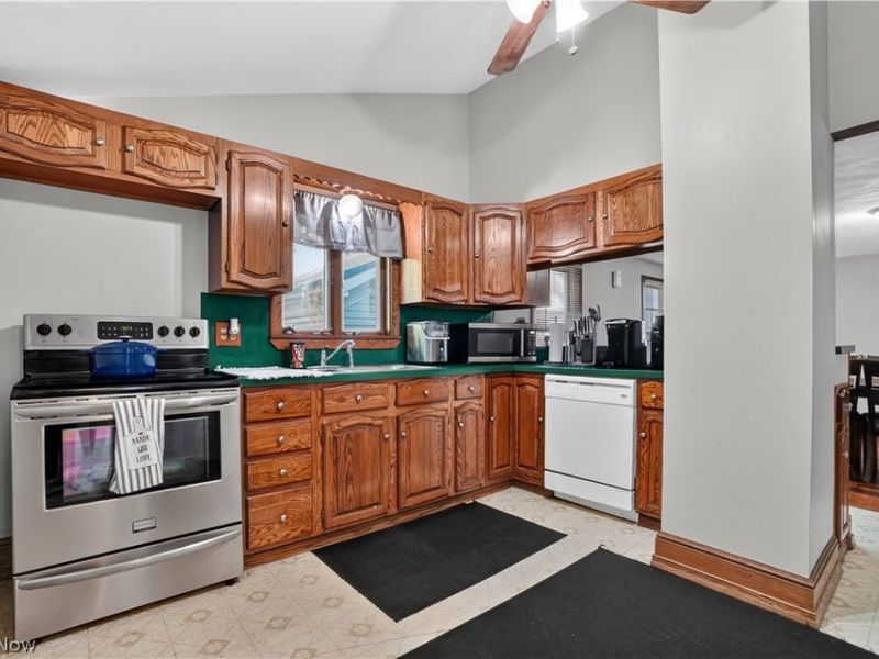6187 Larkhall Drive, Madison, OH 44057 Photo 11