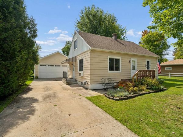 828 W JENNINGS STREET, New London, WI 54961