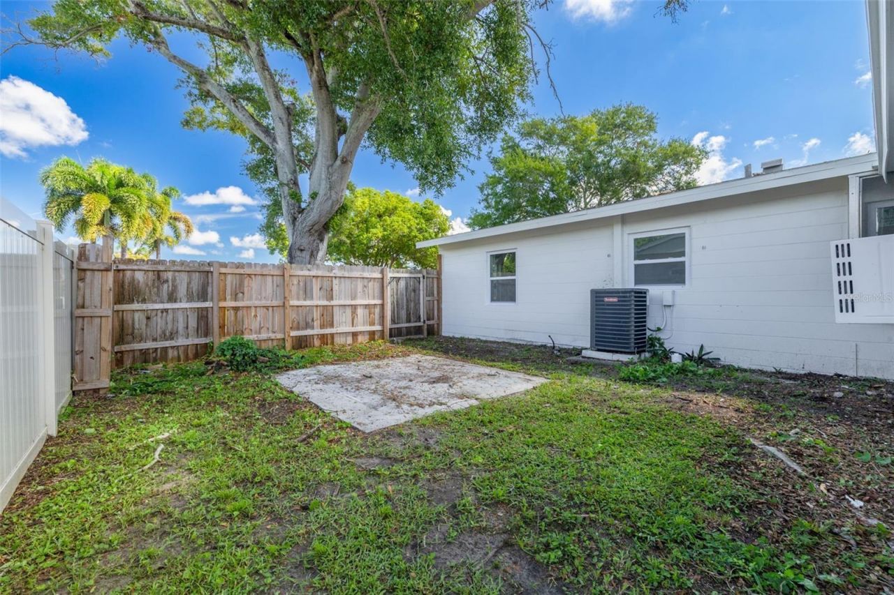 5054 60th Street N, Kenneth City, FL 33709 Photo