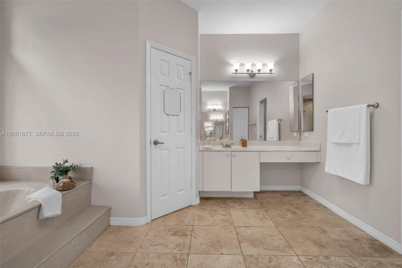2008 NW 126th Ave , Pembroke Pines, FL 33028 Photo