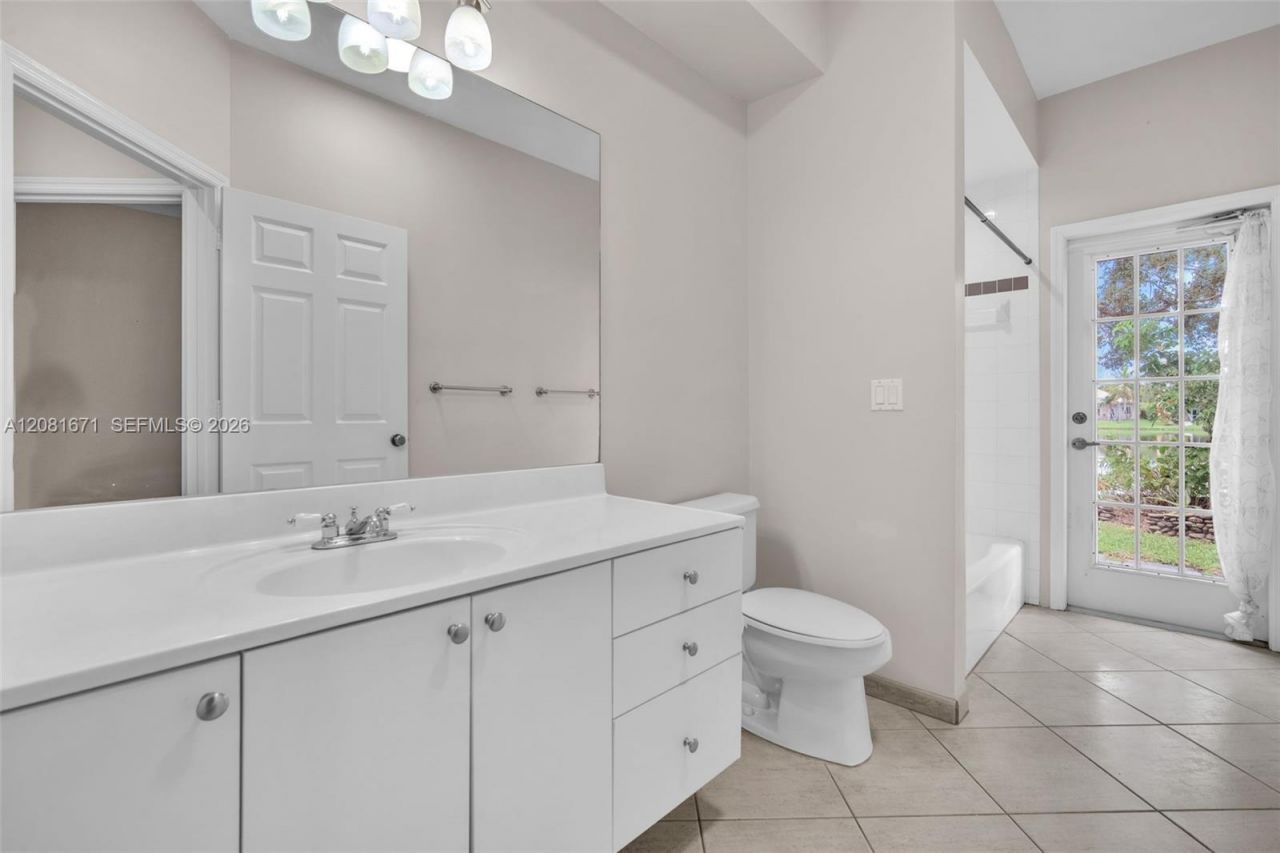 2008 NW 126th Ave , Pembroke Pines, FL 33028 Photo