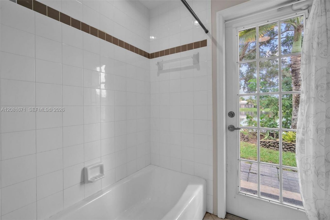 2008 NW 126th Ave , Pembroke Pines, FL 33028 Photo