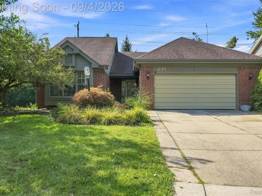 221 Sandalwood Drive, Rochester Hills, Mi 48307