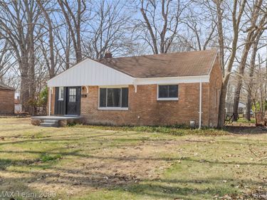 21171 Westhampton Street , Oak Park, Mi 48237