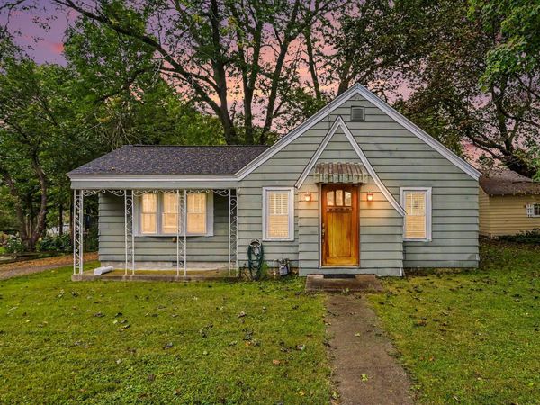 3915 M-140, Watervliet, MI 49098